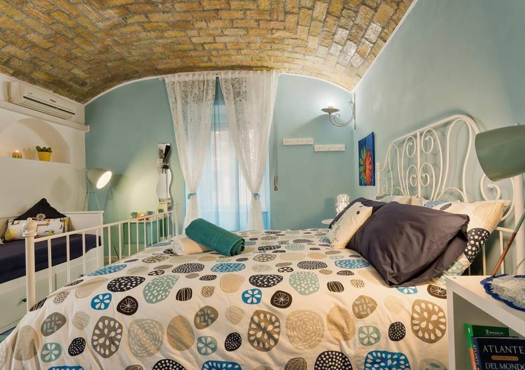 Bed And Colors Apartment Rome Room photo